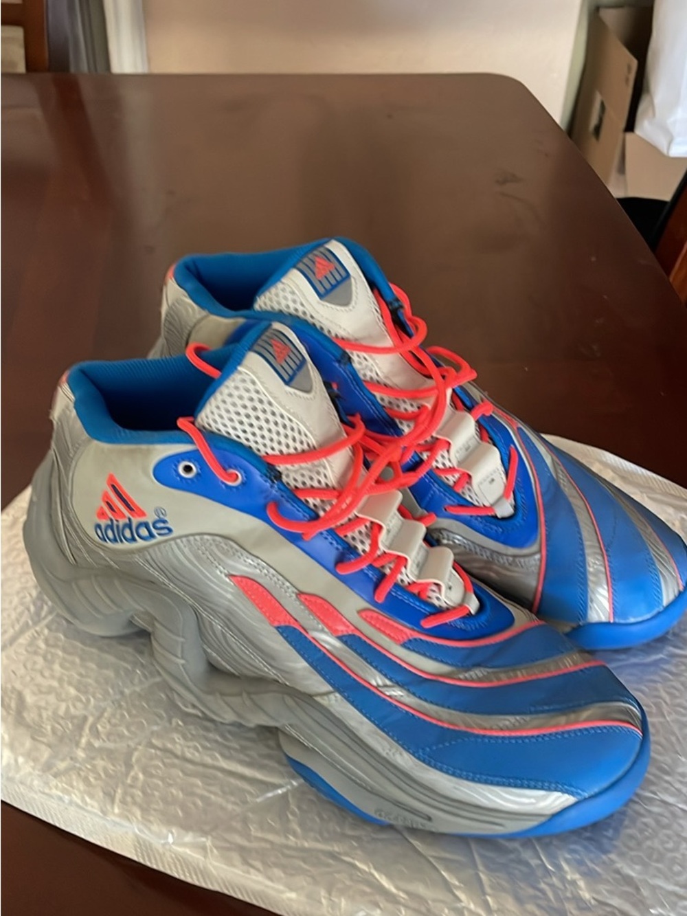 ADIDAS Real Deal New York Knicks Mid Basketball Shoes - Mens Size 11.5